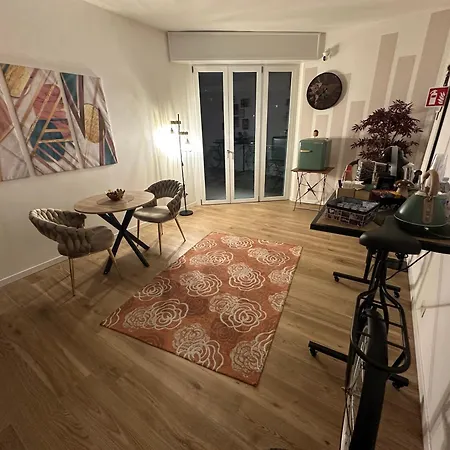 Brera A 500 Mt Da San Siro 3* Milánó